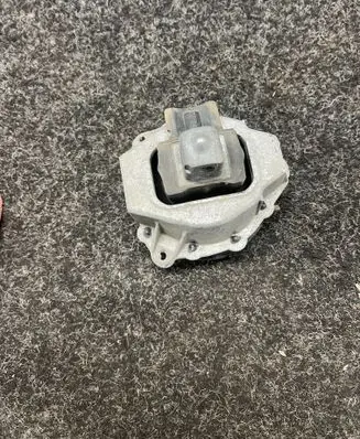 Porsche Macan (95B) Engine mount bracket 8R0199381