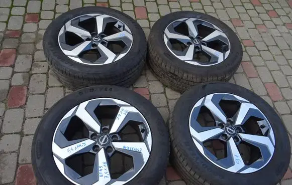 Nissan Qashqai J12 R18 alloy rim 403006UA4J 403006UA5A