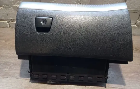 Volvo XC90 Glove box 3409421 39874735 3409563