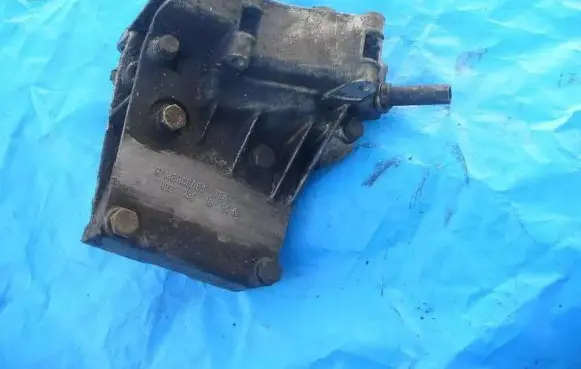 Mercedes-Benz E W124 Power steering pump mounting bracket 1022361030