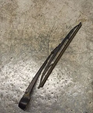 Volkswagen PASSAT B5.5 Rear wiper blade arm