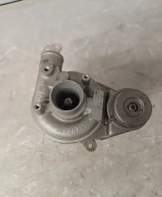 Volkswagen PASSAT B4 Turbo 028145702F