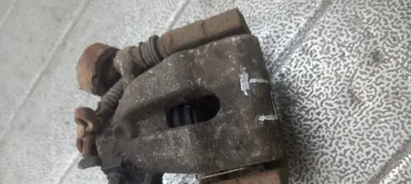 Opel Zafira A Rear brake caliper