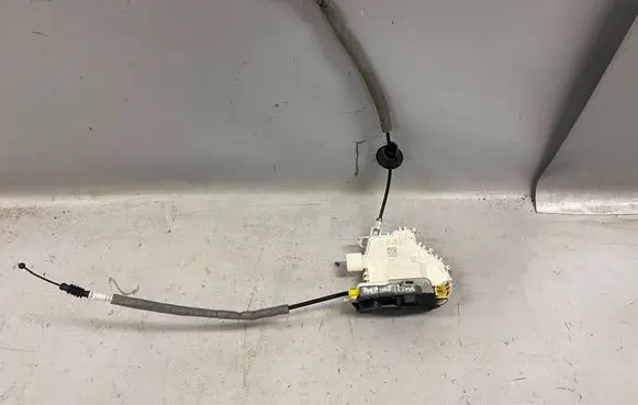 Audi Q7 4M Front door lock 8J1837015F