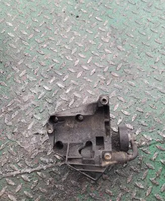 BMW 5 E60 E61 Generator/alternator bracket 7786708