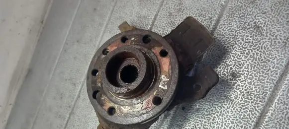 Opel Zafira A Front wheel hub spindle knuckle