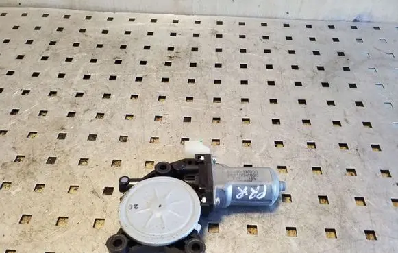 KIA Soul Front door window regulator motor 2621004690