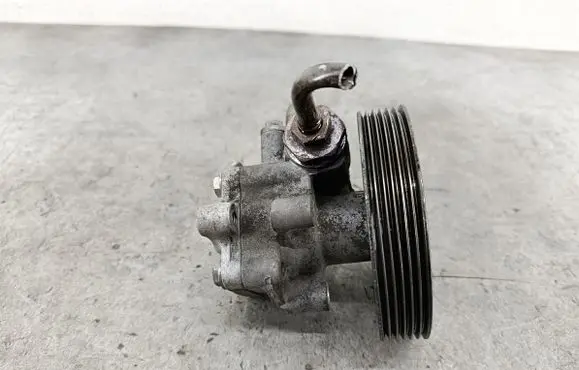 Mazda 2 Power steering pump 2S6C3A696DC