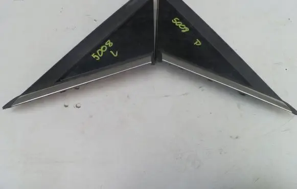 Peugeot 5008 Front door trim (molding) 
