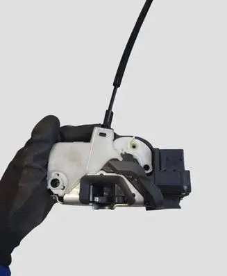 Opel Insignia A Front door lock 3023880