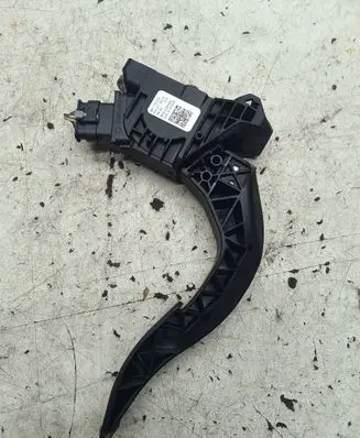 Audi Q7 4M Accelerator throttle pedal 8W1723523 6PV01164201