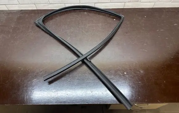 Toyota Prius (XW50) Rubber seal rear door 6814247050