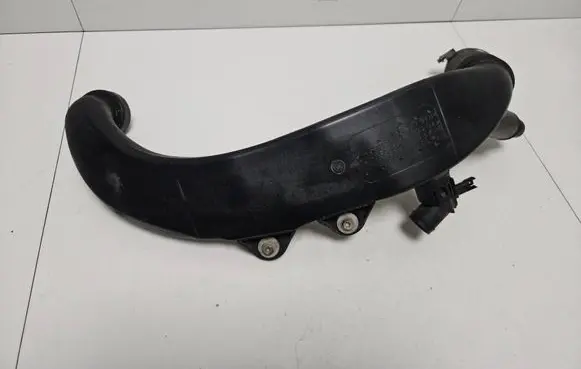 BMW 1 E82 E88 Air intake duct part 7600028 7556550 7560227