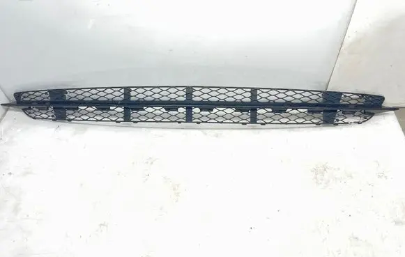 Mercedes-Benz E W211 Front bumper lower grill A2118850553