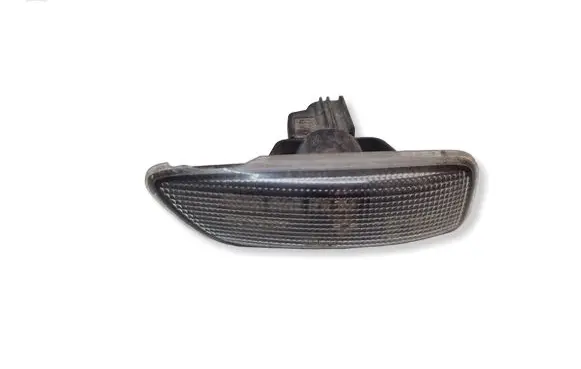 Volvo V70 Front fender indicator light 30722641