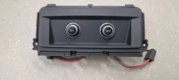 Audi Q7 4M Dashboard glove box trim 4M0863440 1384397