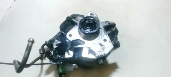 Volvo XC90 Fuel injection high pressure pump 30756125 0445010111