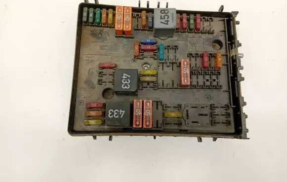 Volkswagen Touran I Fuse box set 1K0937805 1K0937804B
