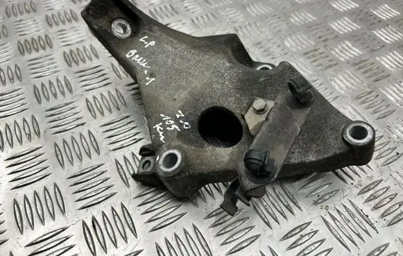 Engine mounting bracket