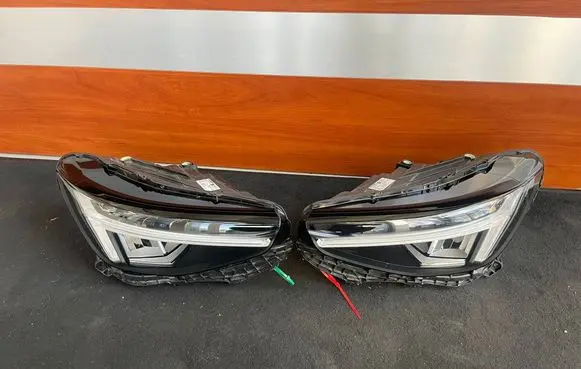 Volvo XC40 Headlight/headlamp 32140407 32140397
