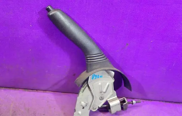 Peugeot 107 Handbrake/parking brake lever assembly