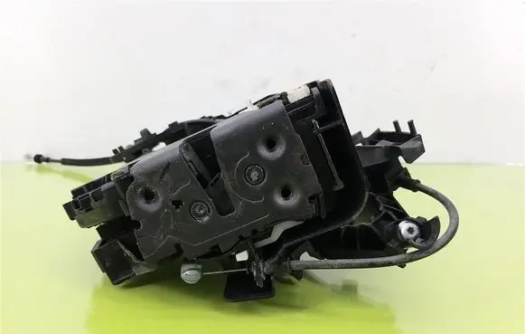 Volvo V50 Rear door lock 30699112