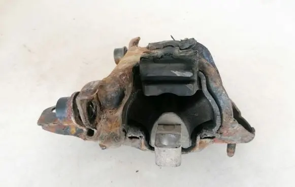 Volkswagen Polo IV 9N3 Engine mount bracket