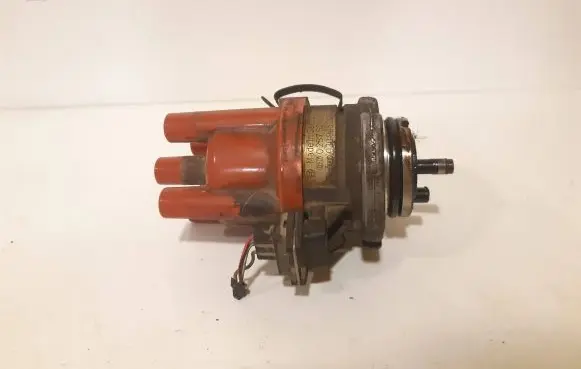 Volkswagen Golf III Spark distributor 030905205AB 0237521061