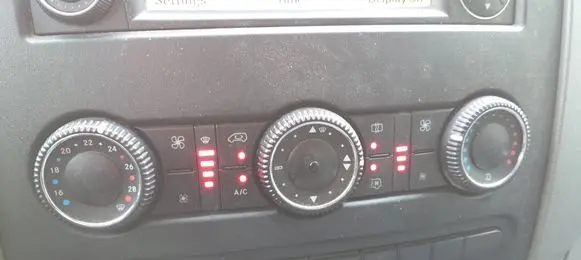 Mercedes-Benz Sprinter W906 Climate control unit A9068301885 9068301885