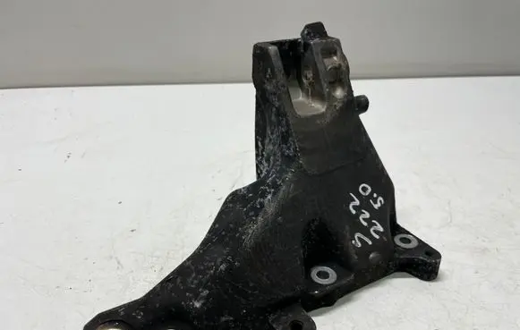 Mercedes-Benz S W222 Engine mounting bracket A2782235304