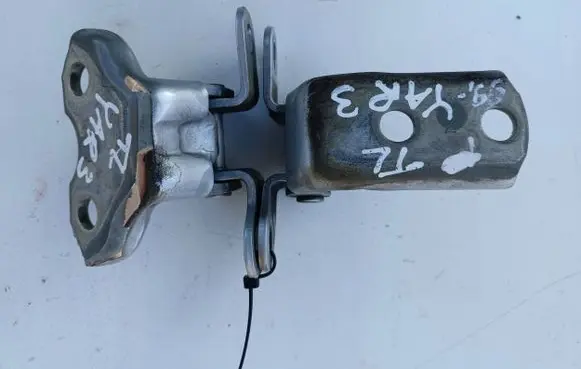 Toyota Yaris Loading door hinge set 