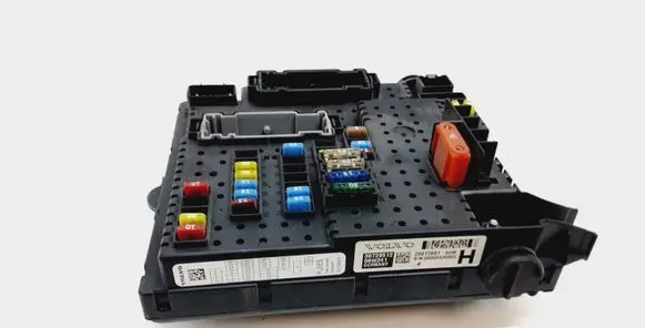 Volvo XC90 Fuse module 30728512