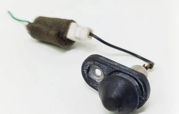 KIA Carens I Rear door sensor 