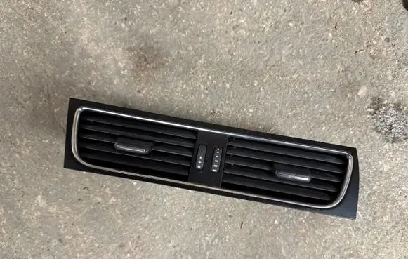 Audi A5 8T 8F Dash center air vent grill 8T1820951C