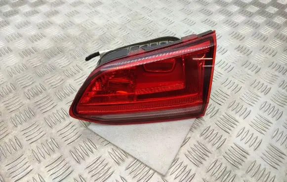 Tailgate rear/tail lights