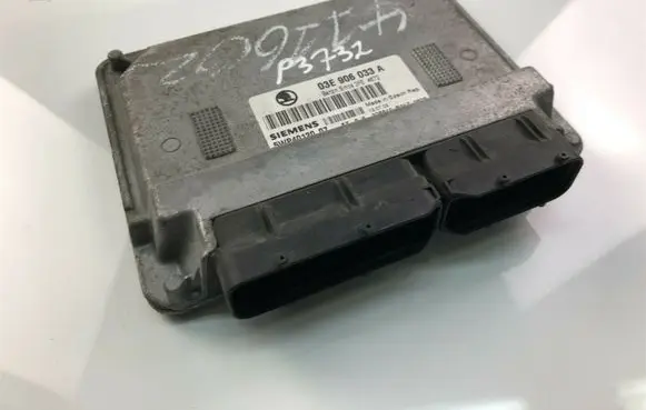 Skoda Fabia Mk1 (6Y) Other control units/modules 03E906033A P3732