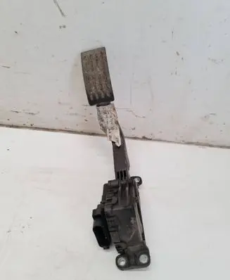 Accelerator throttle pedal