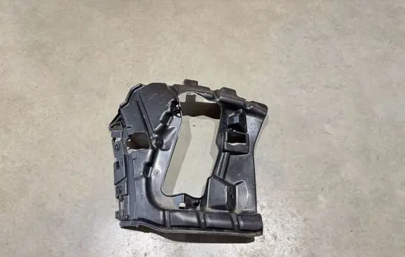 Front bumper mounting bracket