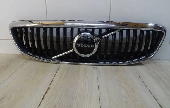 Volvo V40 Front bumper upper radiator grill 31425337