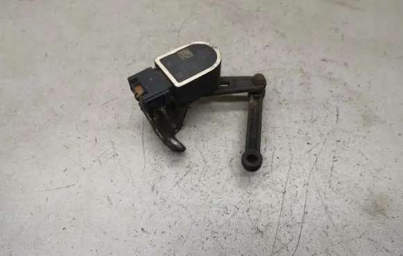 Headlight/headlamp level sensor