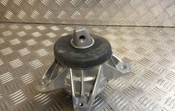 Mercedes-Benz GLE W167 Engine mounting bracket 