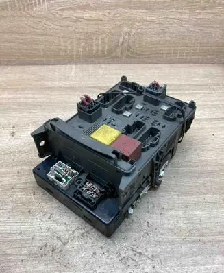 Renault Laguna II Fuse module 21653295 8200228570