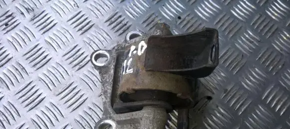 Honda Civic Engine mount bracket