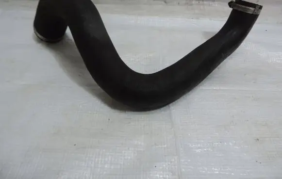 Intercooler hose/pipe