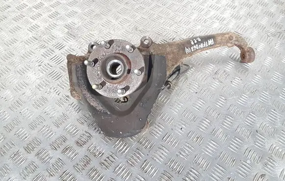 Nissan Pathfinder R51 Front wheel hub