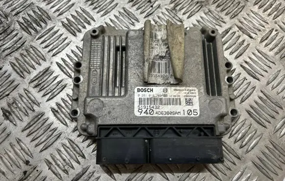 Alfa Romeo Giulietta Engine control unit/module 51915432