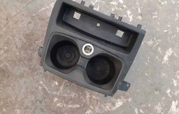 Cup holder front