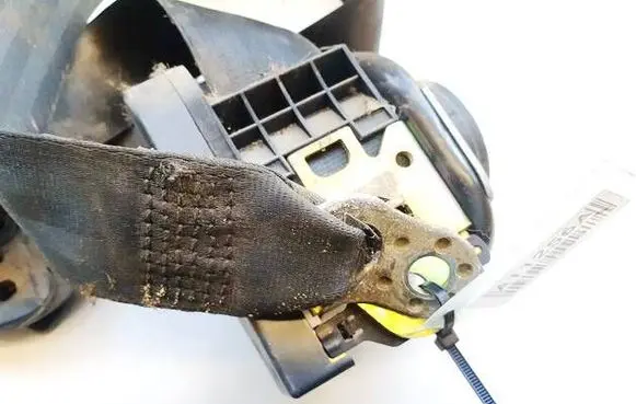 Volkswagen PASSAT B5 Front seatbelt 3B1857706B