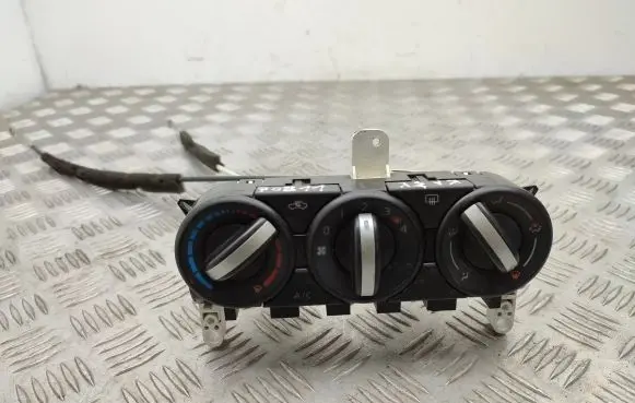 Nissan Qashqai Climate control unit
