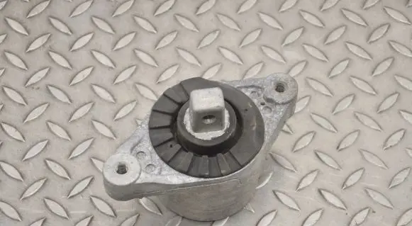 Maserati Ghibli Engine mount bracket 06700048700